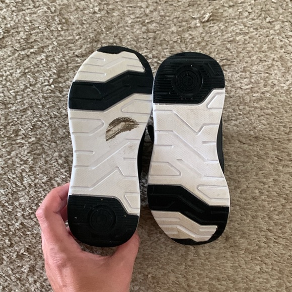 StrideRite black size 12M shoes very good condition - Picture 4 of 6